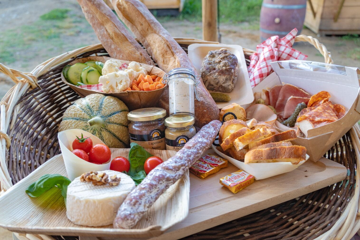 Organiser un Repas d’Entreprise au Cabanon de Saint-Cassien Aventures : Une Expérience de Convivialité et de Qualité