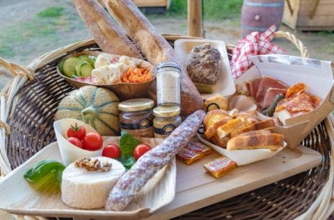 Organiser un Repas d’Entreprise au Cabanon de Saint-Cassien Aventures : Une Expérience de Convivialité et de Qualité