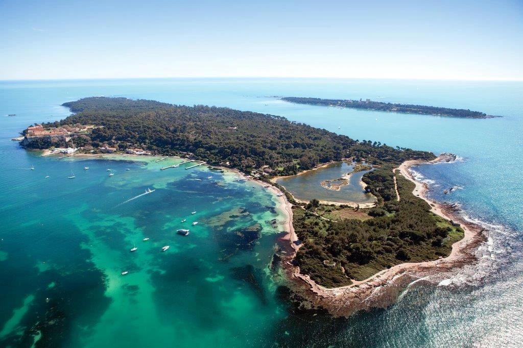 les-iles-de-lerins-vues-d-avion-sainte-marguerite-au-premier-plan-saint-honorat-au-second-plan-photo-eric-dervaux-.jpg les-iles-de-lerins-vues-d-avion-sainte-marguerite-au-premier-plan-saint-honorat-au-second-plan-photo-eric-dervaux-.jpg